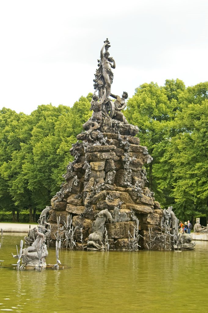 Sculpture in front of Schloss Herrenchiemsee by Uwe Schwarzbach