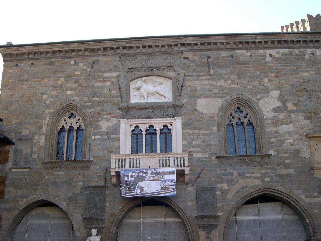 Palazzo della Ragione by Claudio Garnaschelli