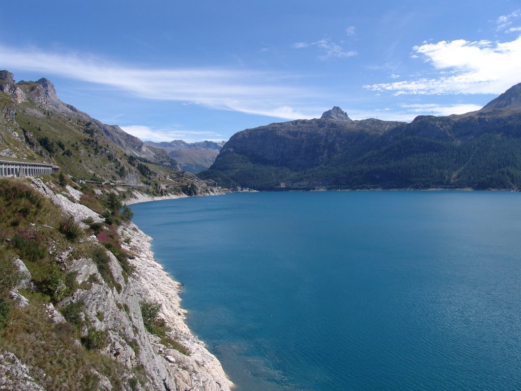 Tignes - jezero Lac du Chevril by Milan Kubeš