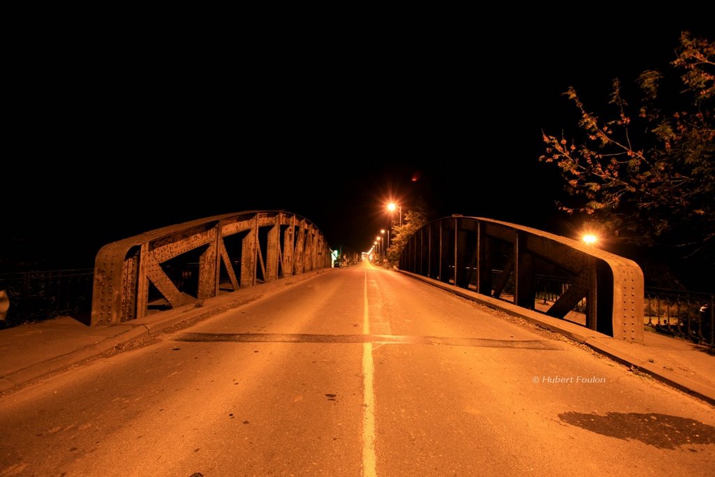 Pont du Canal Marquion nocturne by hubert foulon