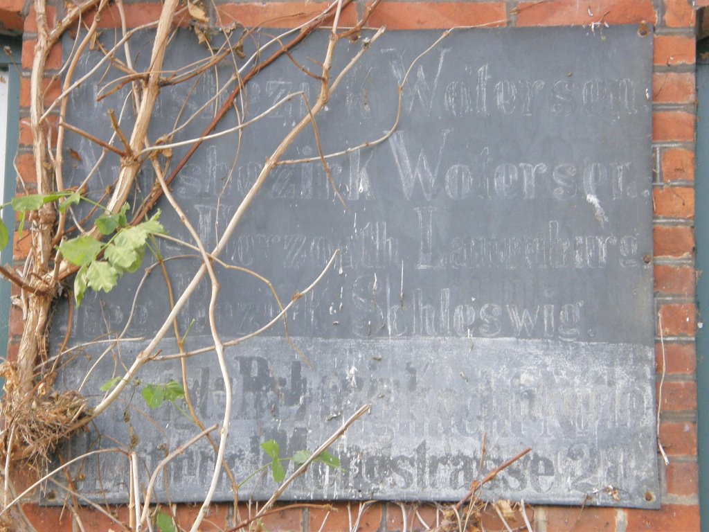 Gut Wotersen - Inschrift an einem Haus by Fotoberchtel