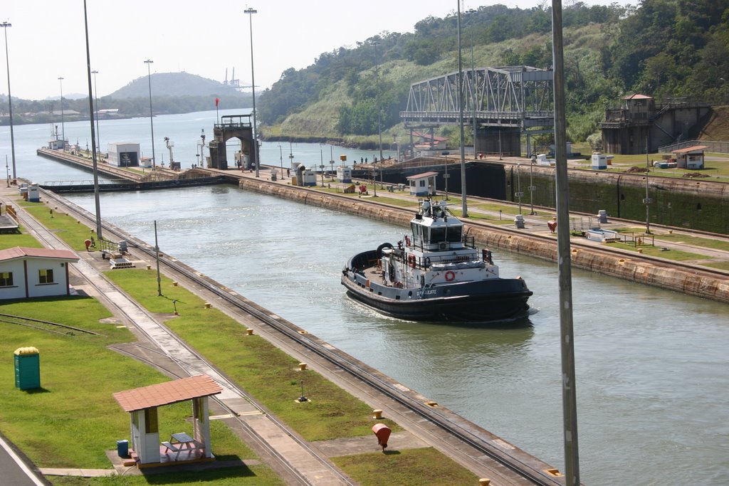 Panama Miraflores Locks by PedroCZ