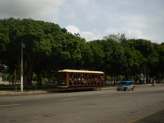 Bonde da Prefeitura de Belém em frente a praça D. Pedro II by Odilson Sá