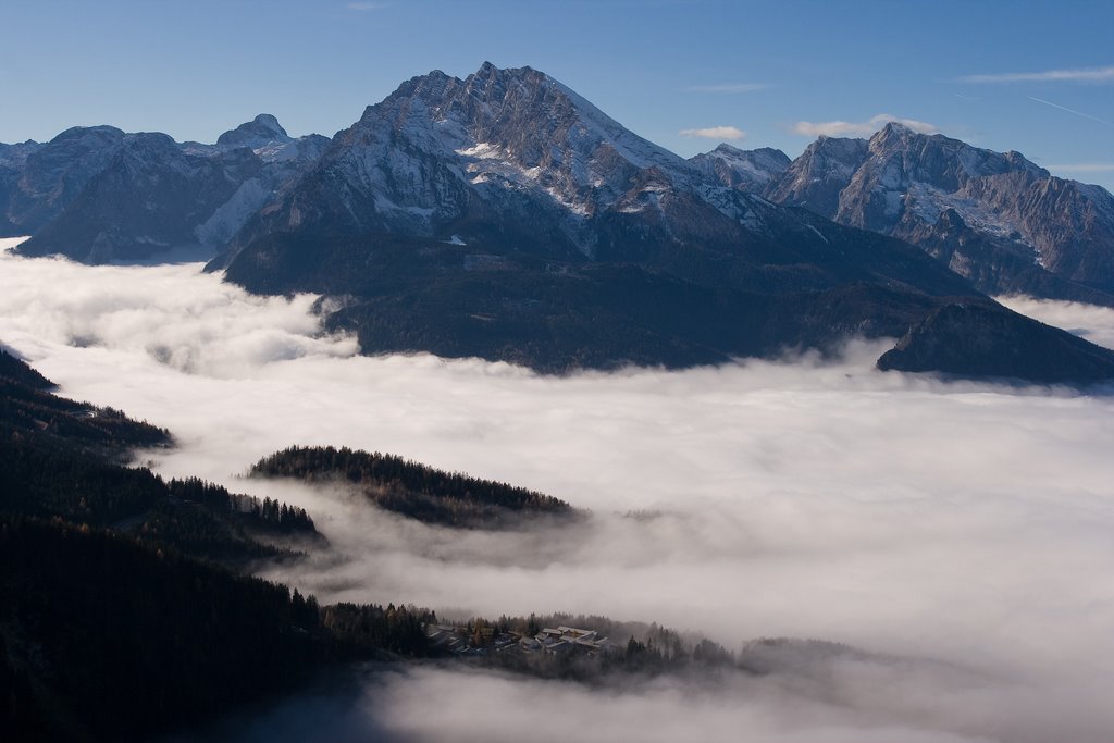 Watzmann und Hochkalter mit Herbstnebel über Königssee und Berchtesgaden by Michael Prittwitz