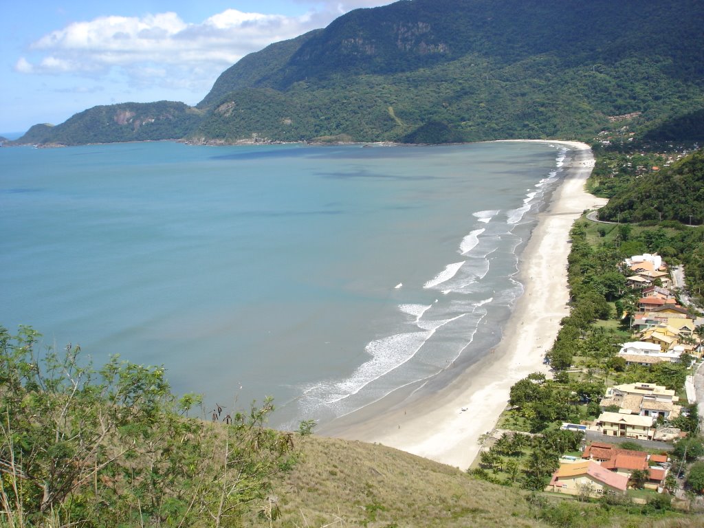 Praia Guaecá, Vista do Morro da Cx. D'água, São Sebastião by Paulo Roberto de Car…