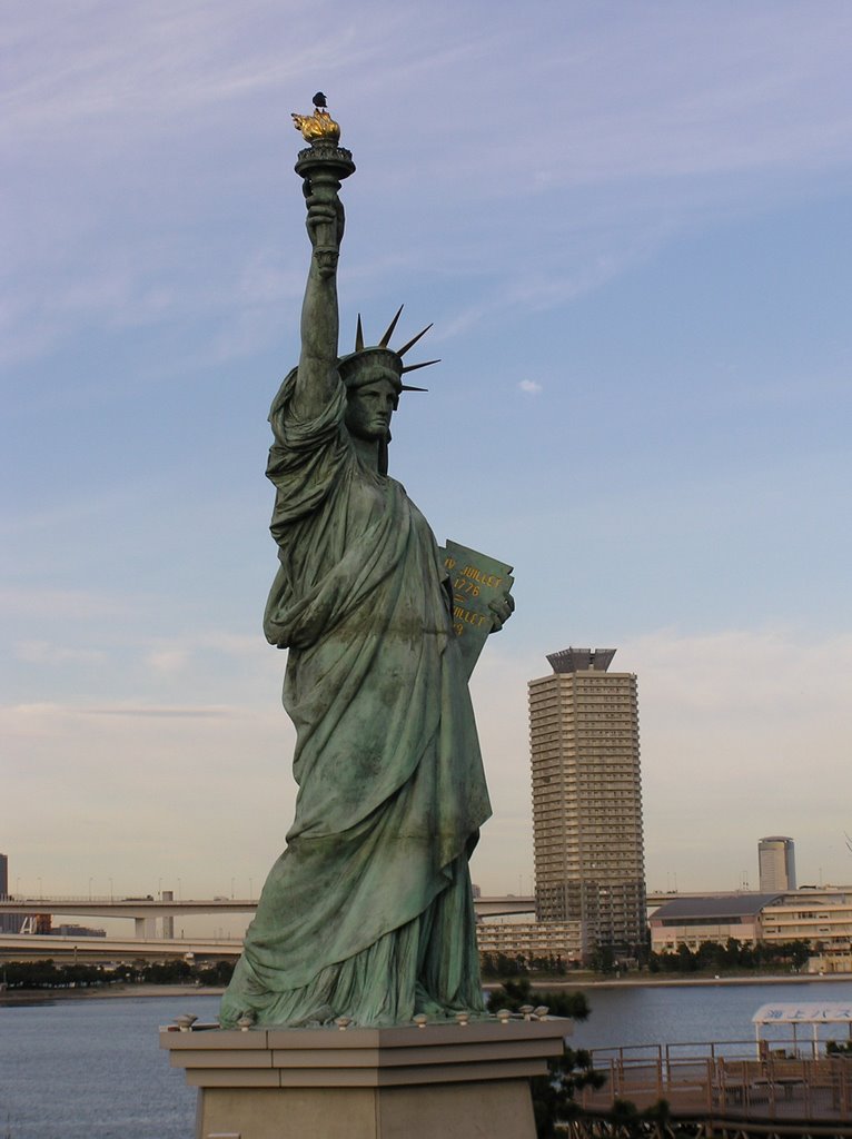 Liberty statue in Tokyo by Ferruccio Mandorli