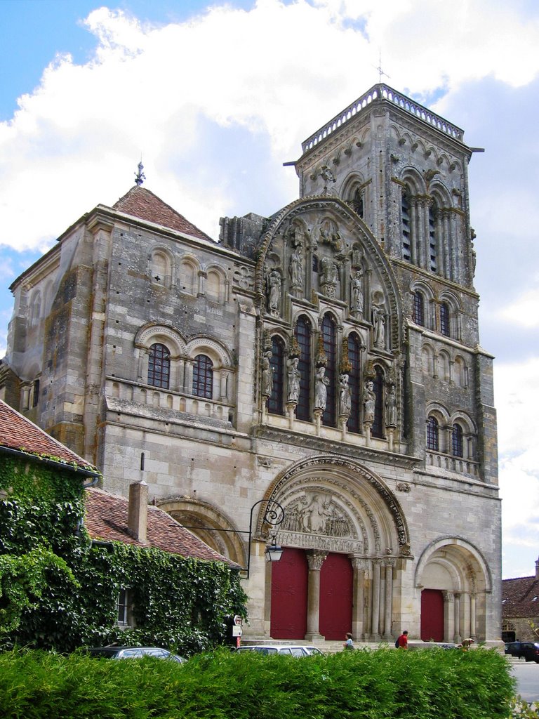 Basiliek St. Madeleine by Theo van Baar