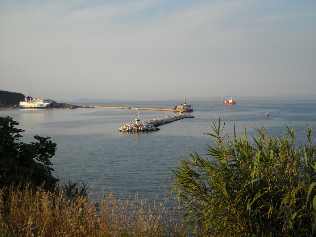 Port entrance of Mytilene by georgemn