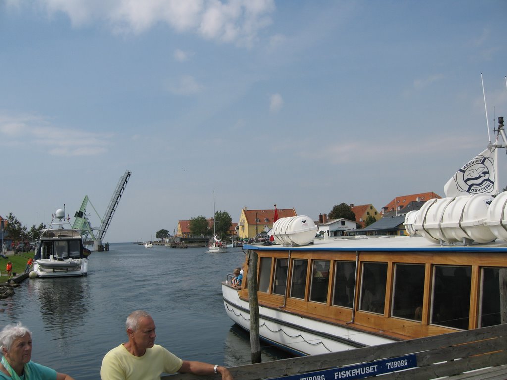 Ved Turbåden. by Ole Nilsson