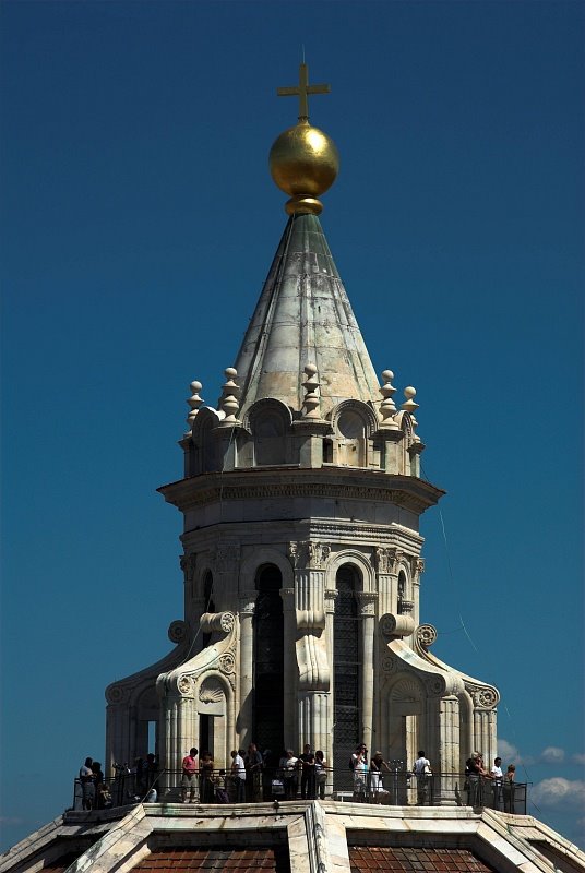 Cupola by Jörg Schuricht