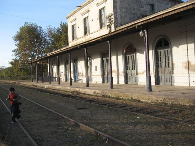 Estacion San Antonio de Areco by Patricio Wallace