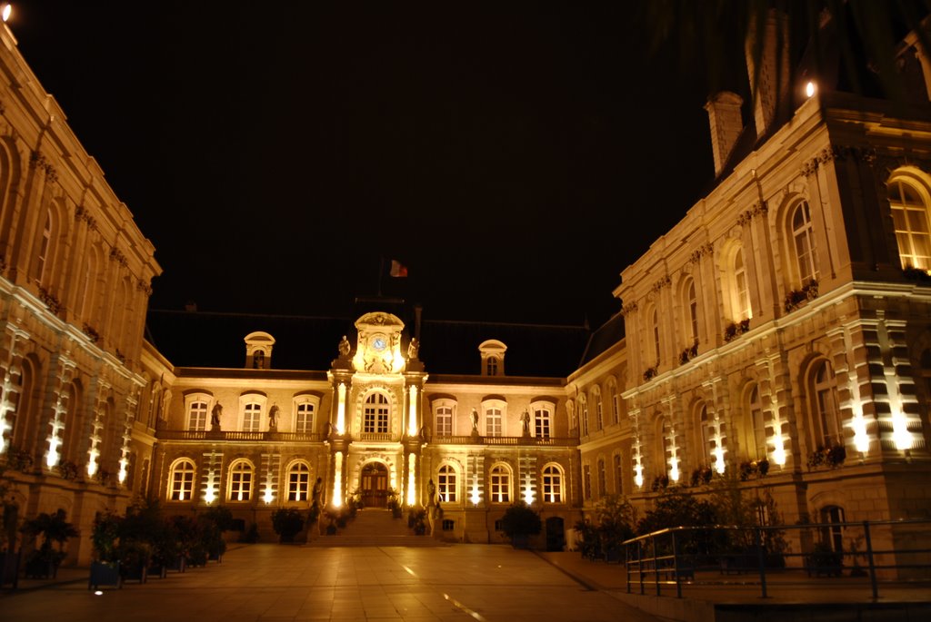 HOTEL DE VILLE by Bernard CANDILLON