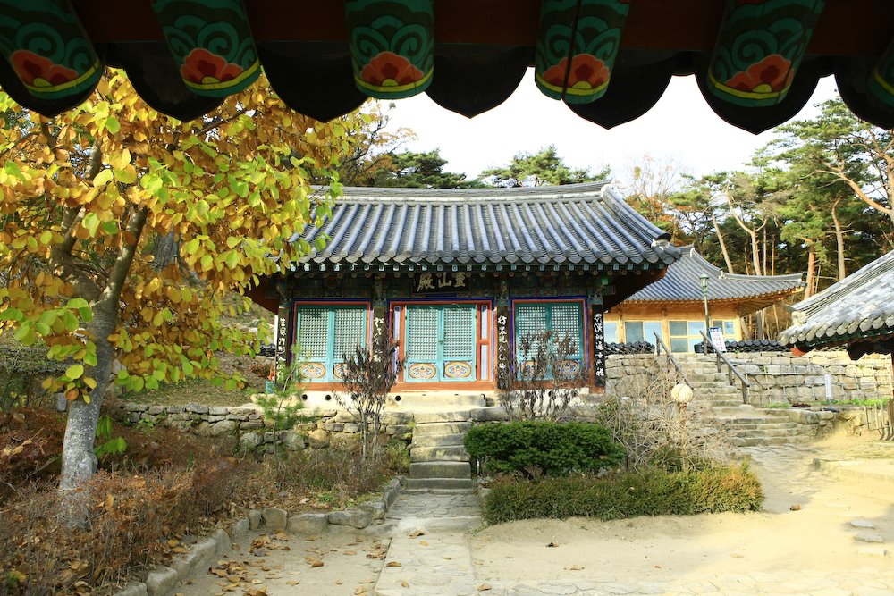 Donghwasa 동화사 영산전 by www.Visitkorea.or.kr