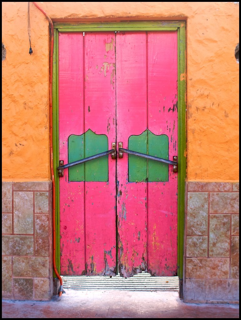 Las Puertas by waywuwei