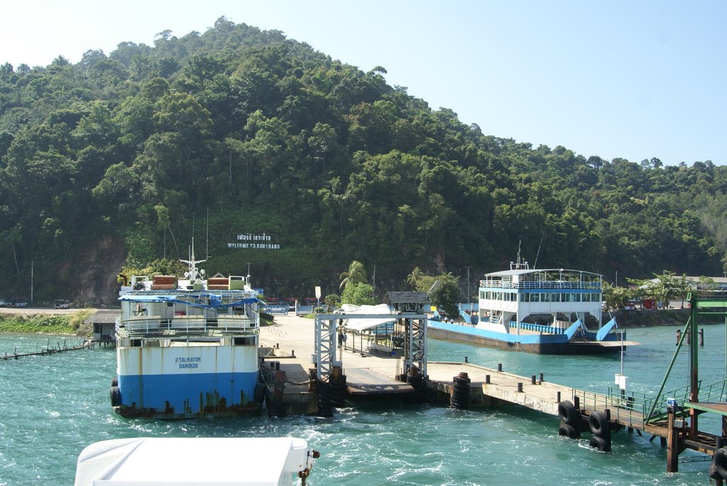 The ferry to and from Koh Chang by Jakob Varming