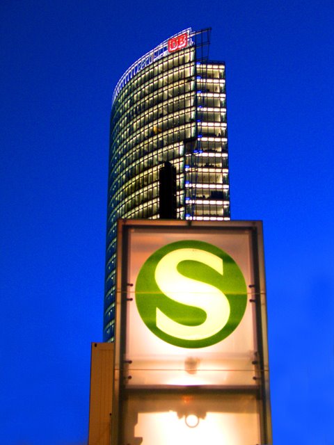 S Potsdamer Platz by antonio pelegrin