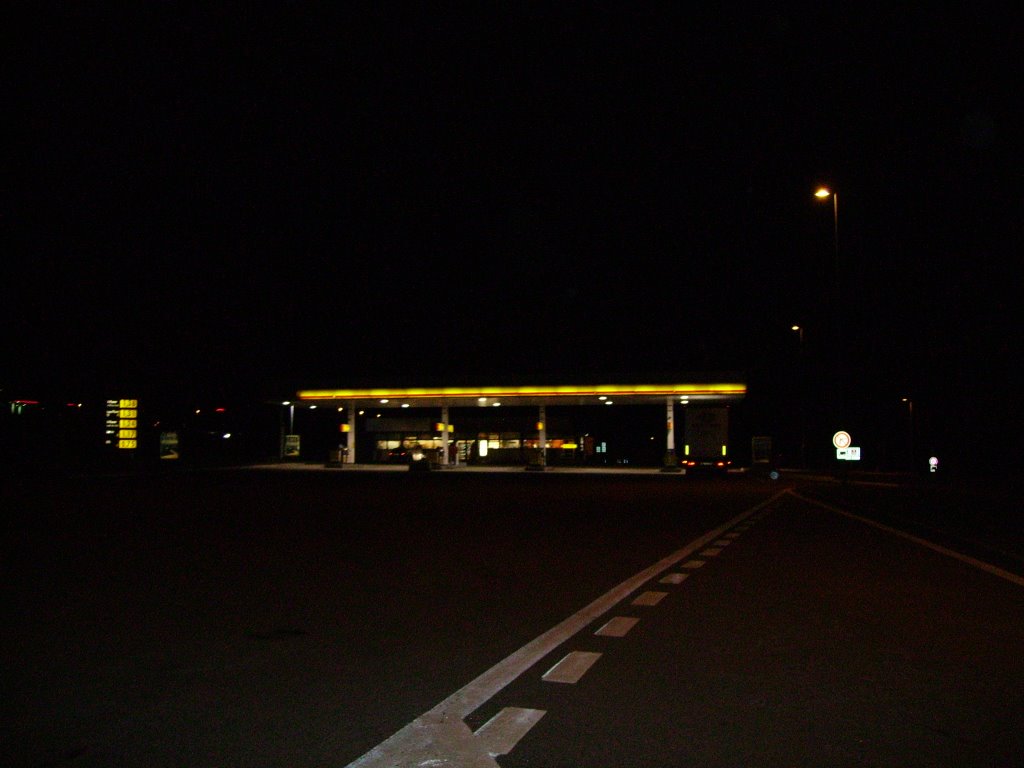 Shell sur l'A89 (ex A72) by toad69