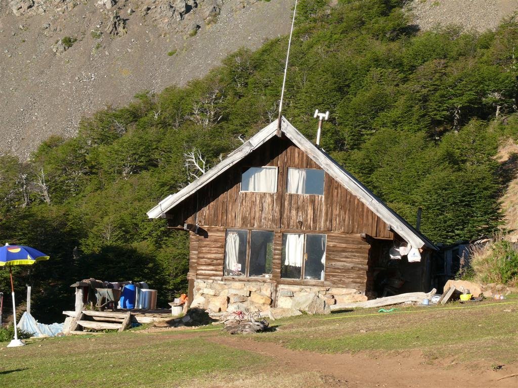 Refugio del Piltriquitron by Juan Pablo Arnedo