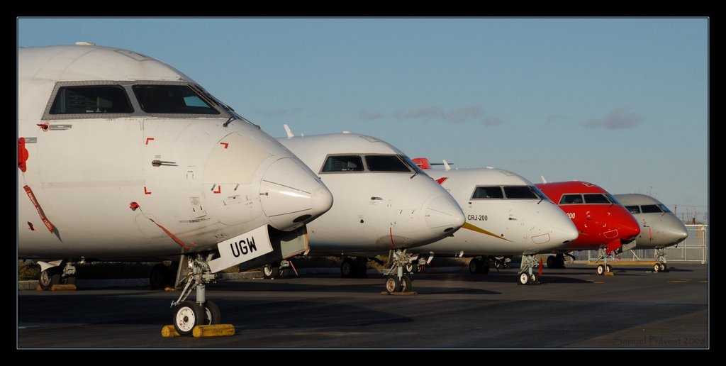 Cinq CRJ-200. Five CRJ-200 by samprevost