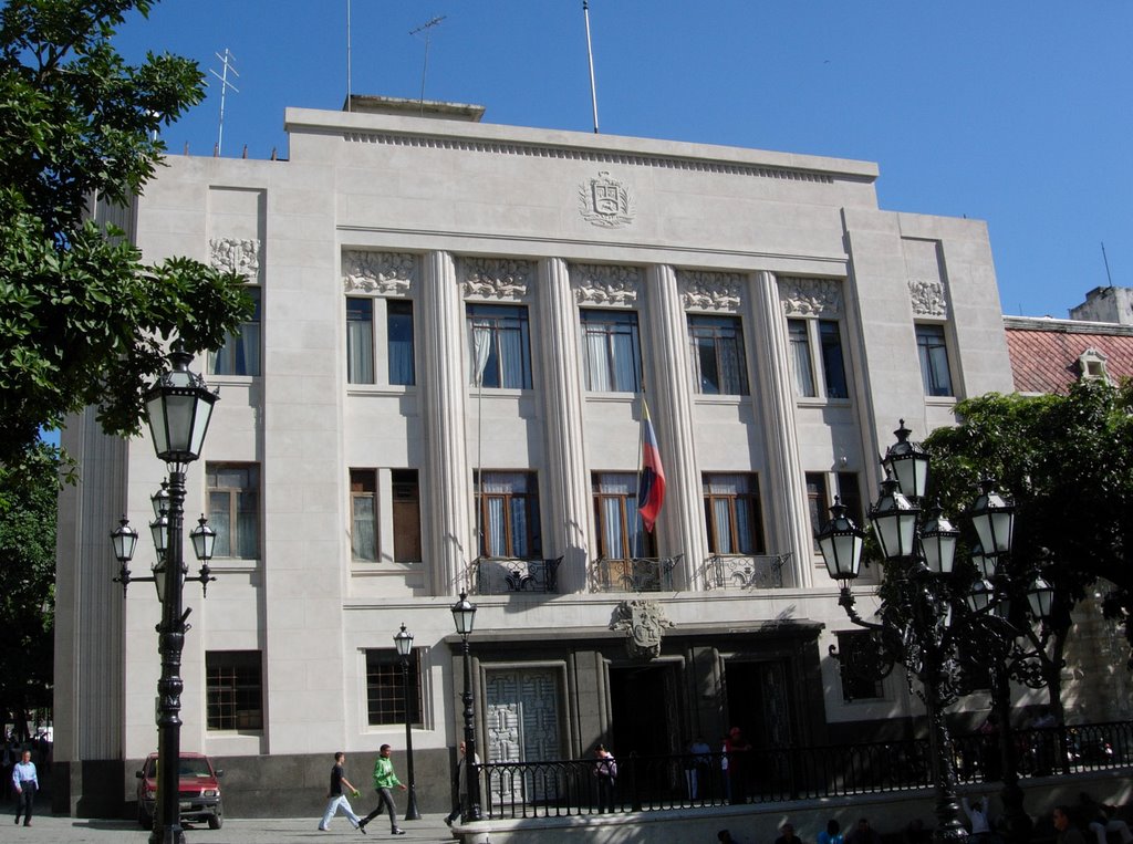 EDIFICIO DE LA ANTIGUA GOBERNACION DEL DF Y DE LA ALCALDIA MAYOR DE CARACAS HOY 24 NOV 2008 DESPUES DE LAS ELECCIONES REGIONALES-VENEZUELA by vaticano