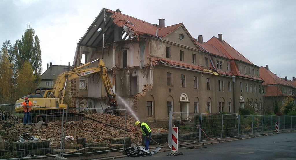 Schöne Wohnhäuser auf Johannisstr. beim Abriß by JortusInfo