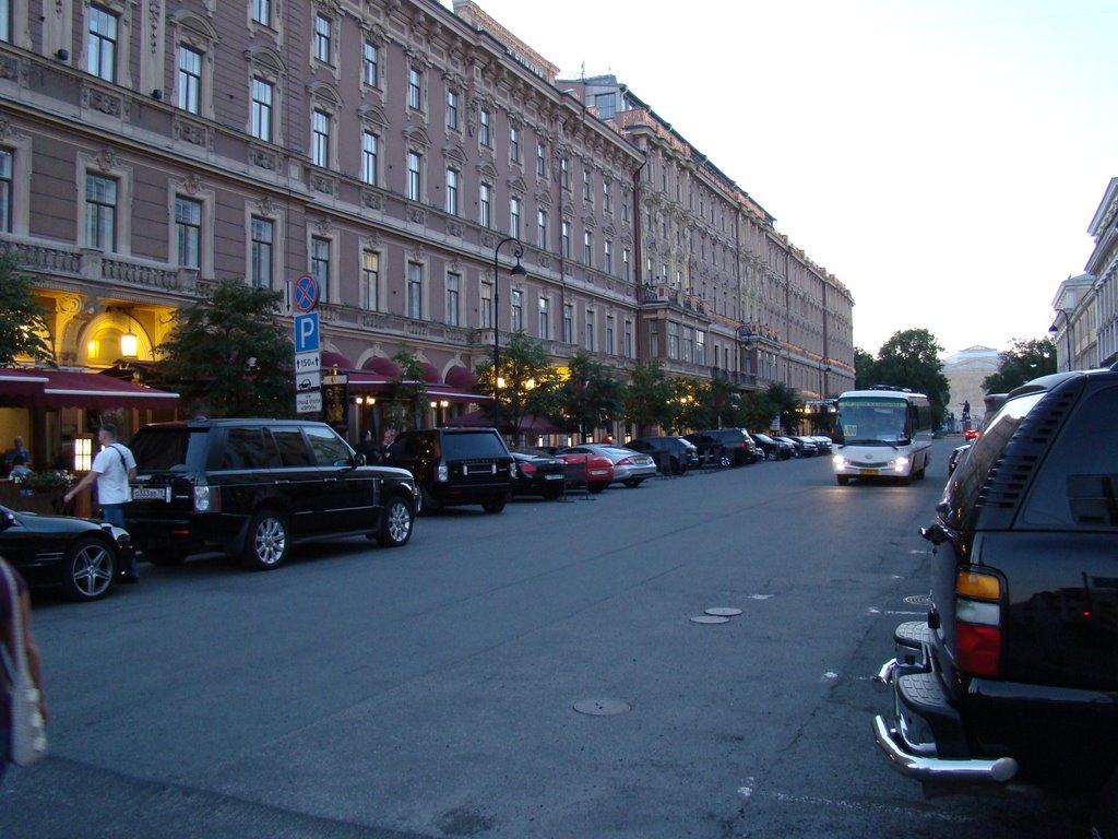 Tsentralny District, St Petersburg, Russia by Roman Romique