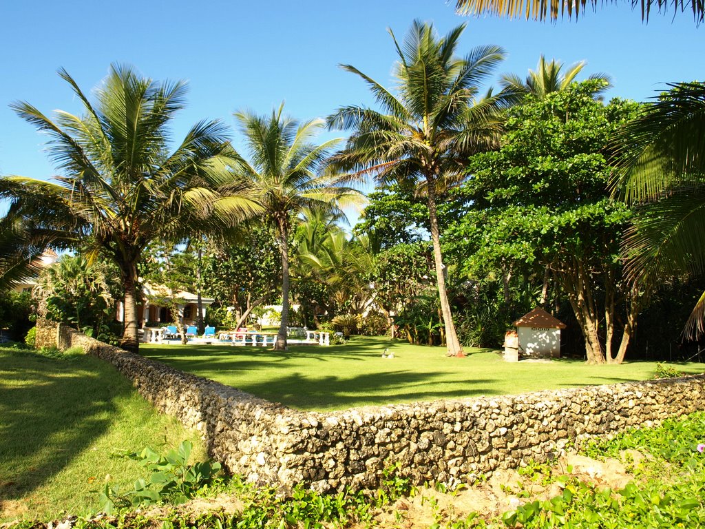 House on the beach by r.schroder