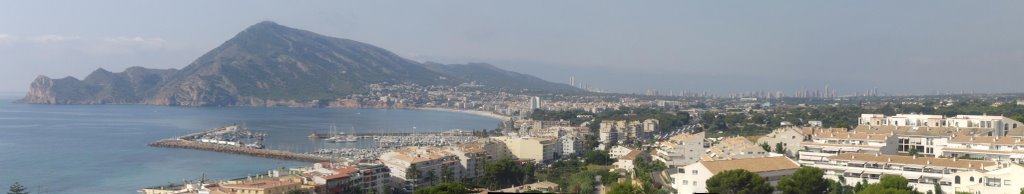 Bahía de Cap Blanch en Altea, Alicante. by Alexander Chirinos