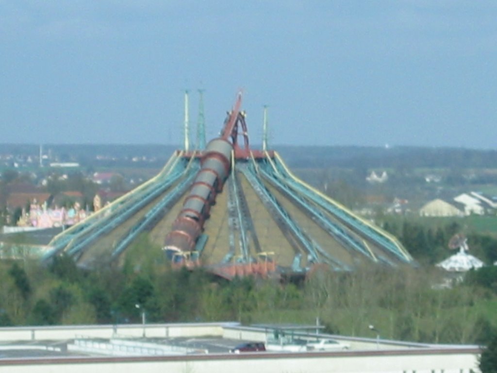 Space Mountain, view from Hotel New York by T-Storm