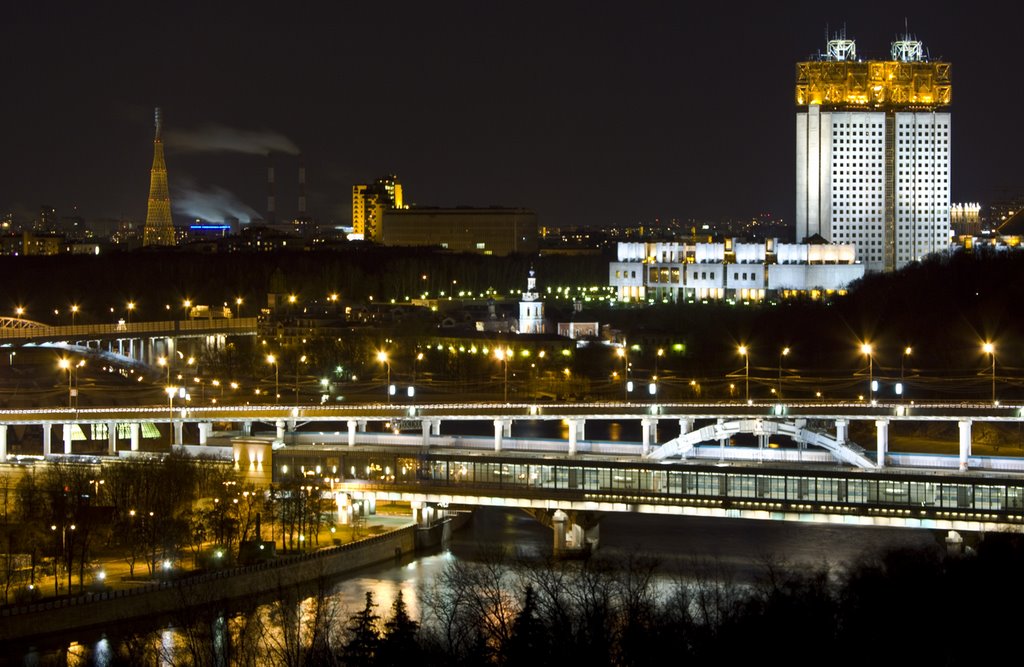 "Vorobyovy Gory" by night, Nov-2008 by Andrey Zakharov