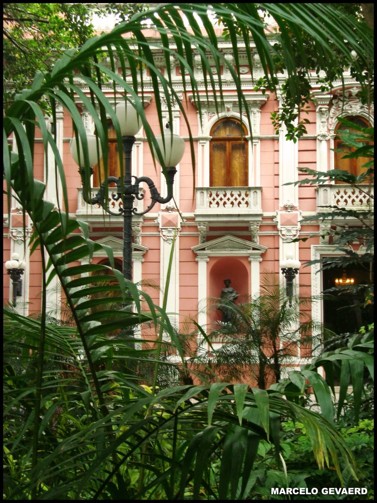 Palácio Cruz e Souza e Praça XV by MARCELO GEVAERD