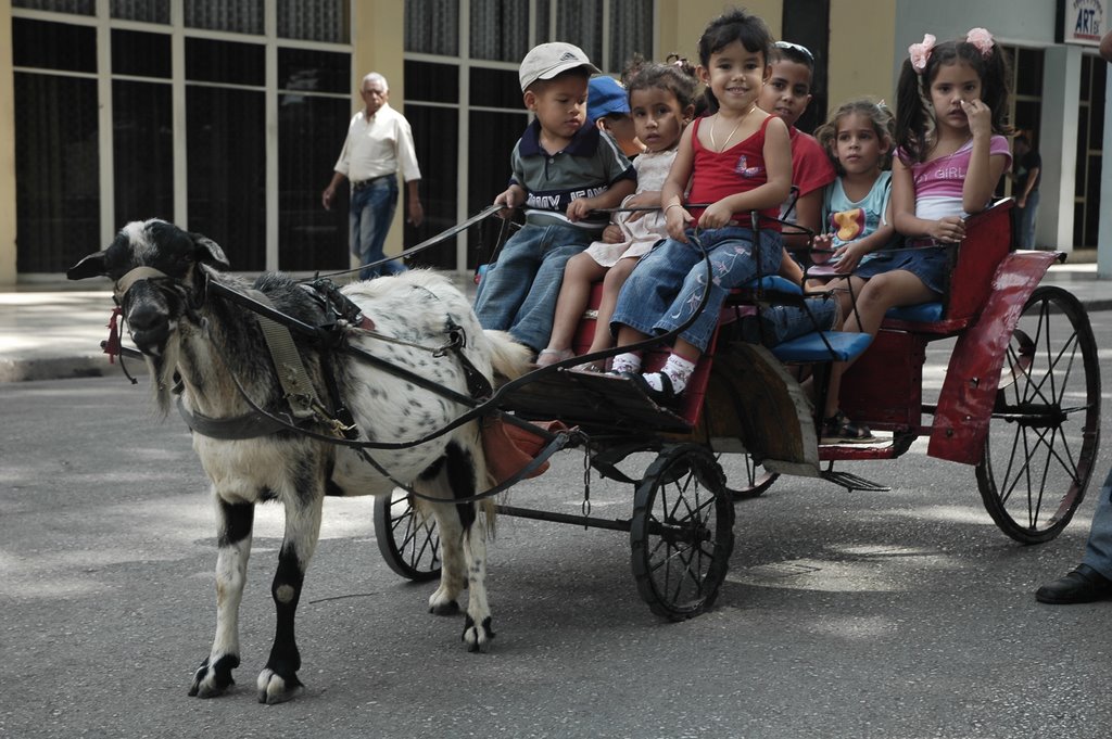 Barrio El Cristo, Bayamo, Cuba by Schnorri