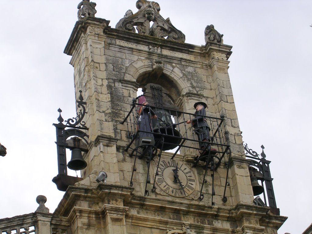 Maragatos en el reloj del Ayuntamiento astorgano by Carlosber