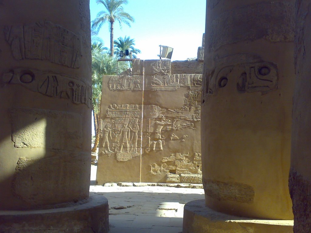 Im Karnak,Blick von der Säulenhalle nach Norden by mngb