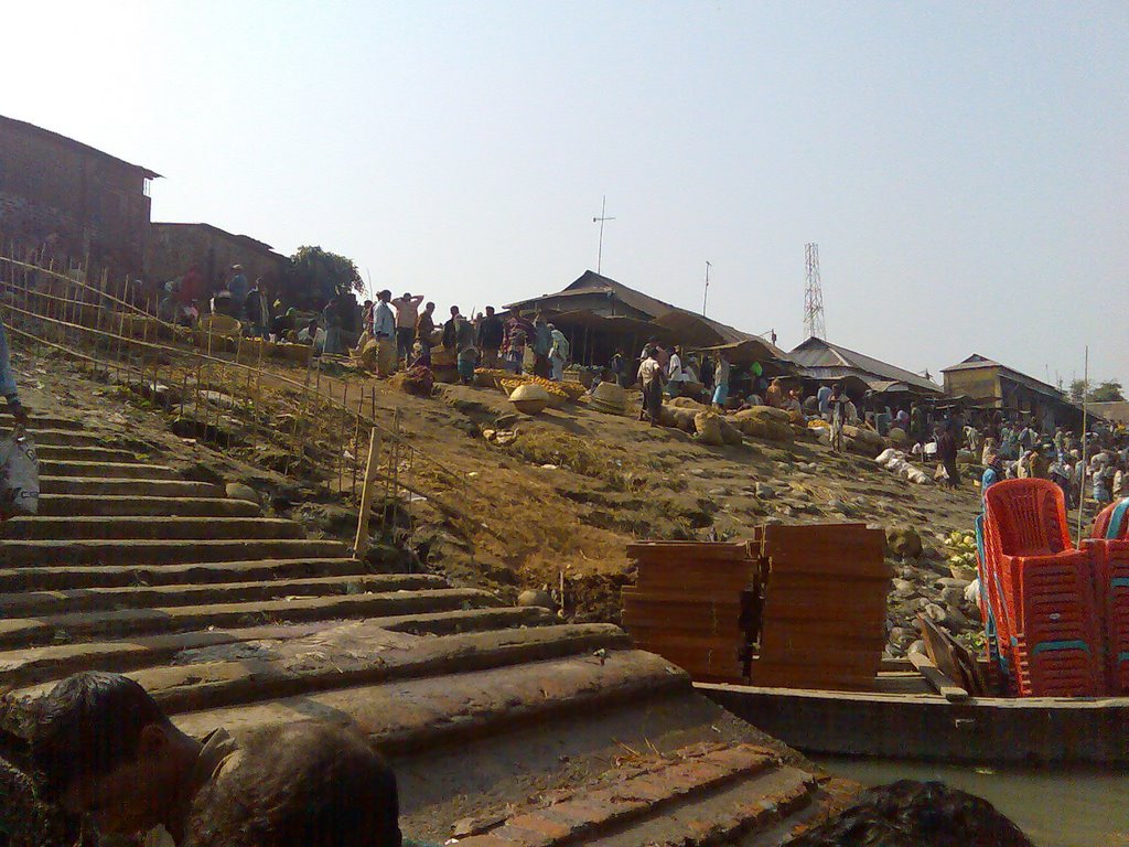 Surma River, vegetable unloading to market © Mothiur by Mothiur