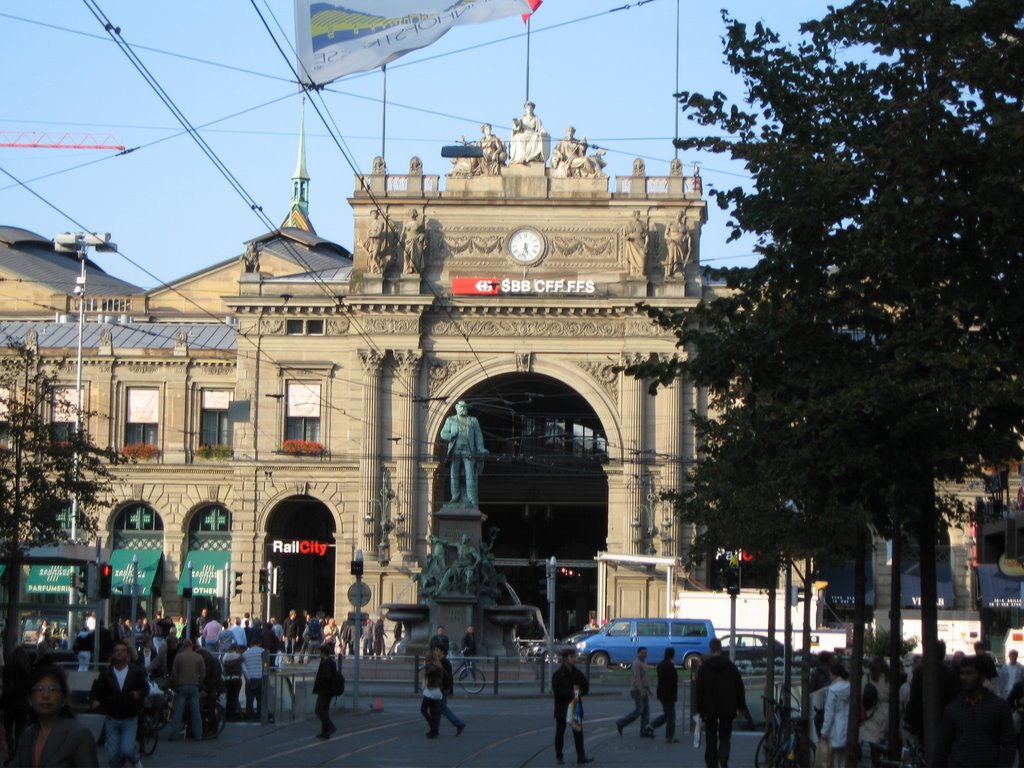 Entrée de la gare de Zurich by tayat07