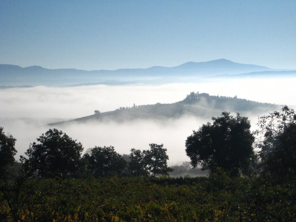 Val d'Orcia, nebbie mattutine. by Roberto Donà