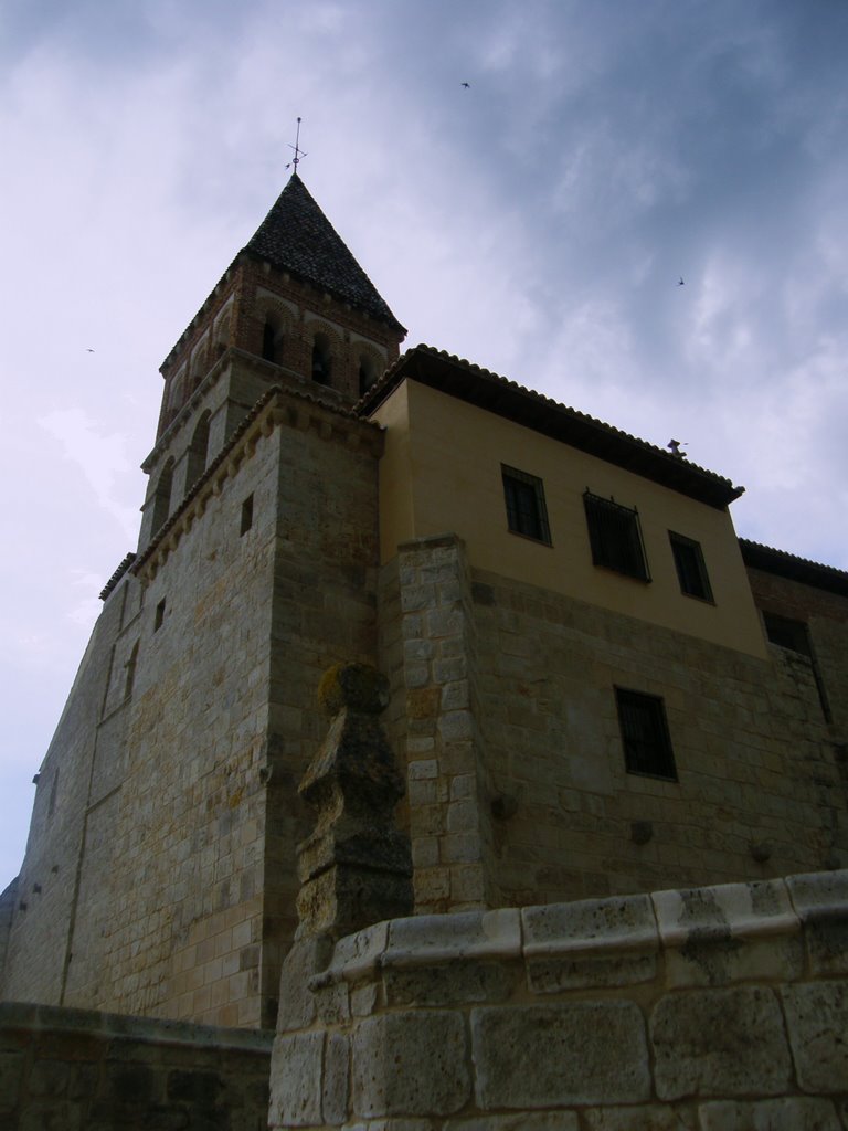 Iglesia de Santa Eulalia. Paredes de Nava, Palencia by oscarranza