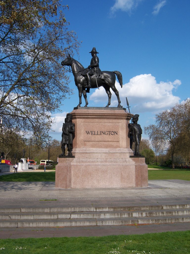 London, Duke of Wellington Monument by kischte