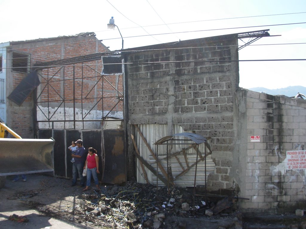 Esto es despues de la explosion de una pequeña fabrica de pirotecnicos. by ChavezCastro