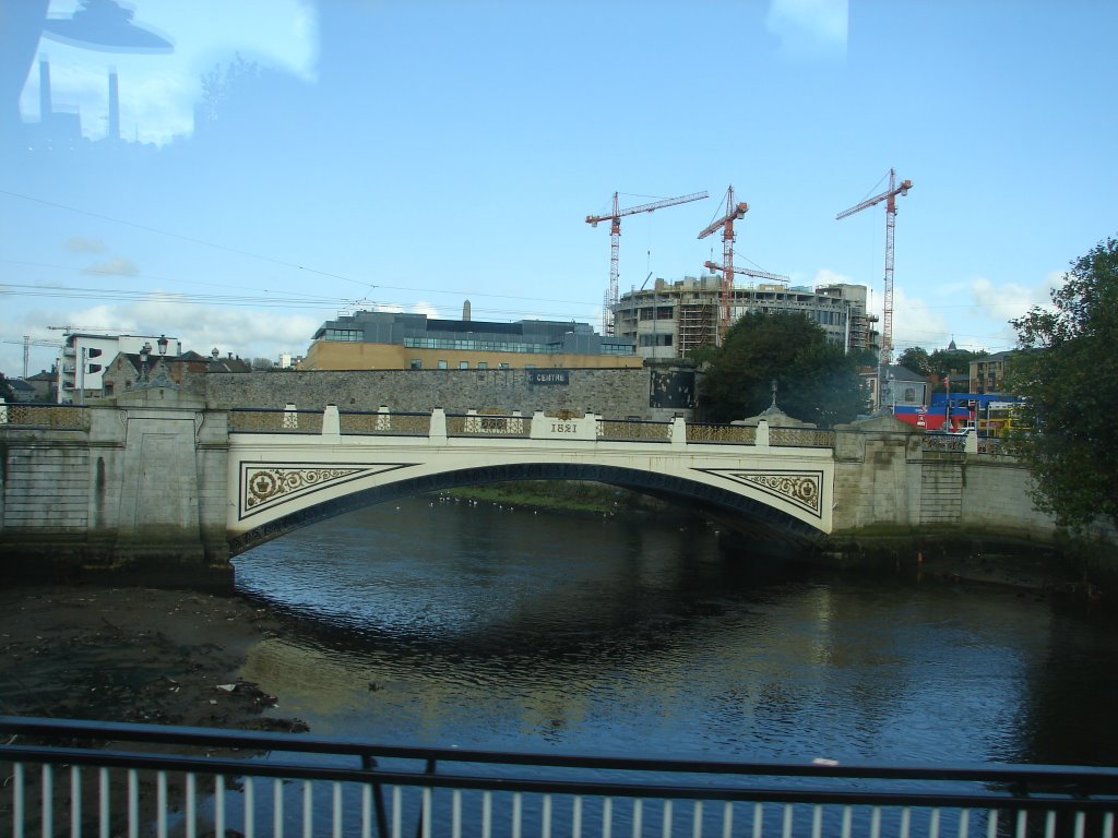 Séan Heuston Bridge (1821) over Liffey River - Dublin (vpn) by vicentepn