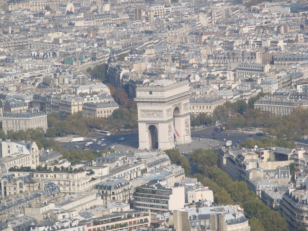 Arco do Triunfo a partir da Torre Eiffel by Luis MO Ferreira