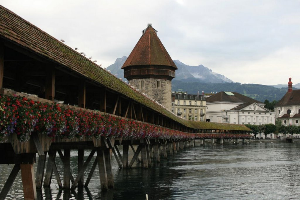 Luzern, old bridge by vlada42