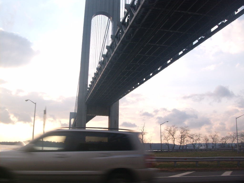 Verazano Bridge by Solomon Pardellas