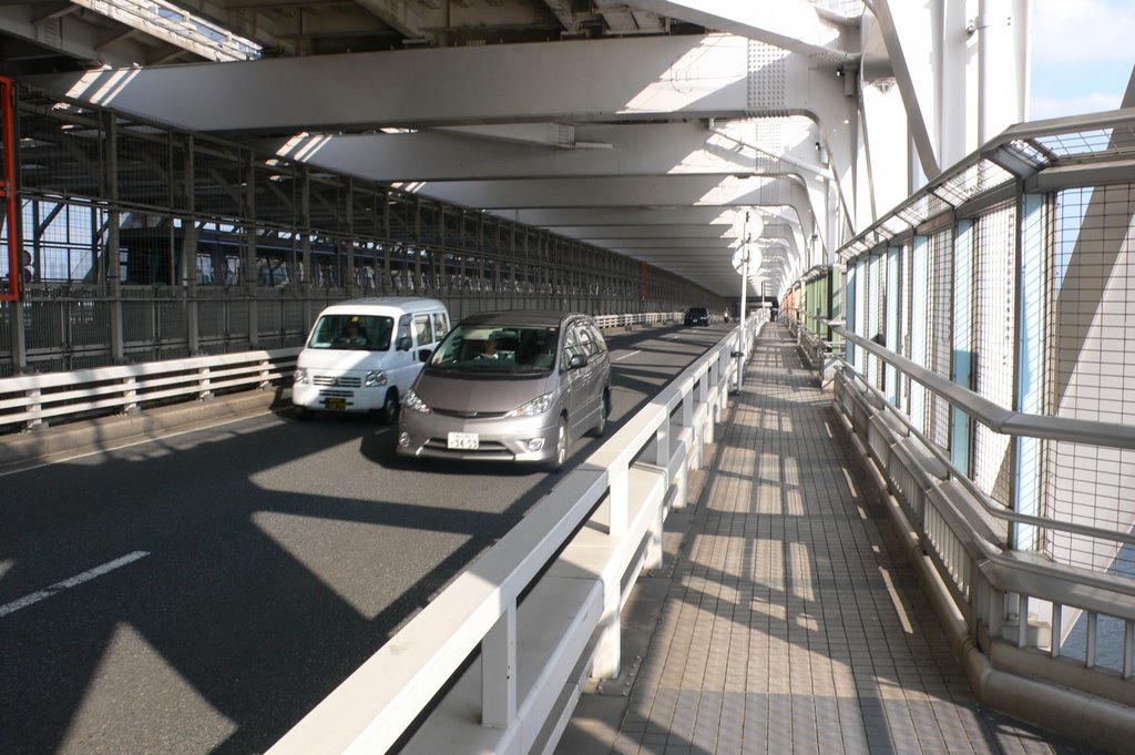 Tokyo - Traffic on Rainbow Bridge by Thomas Prinz