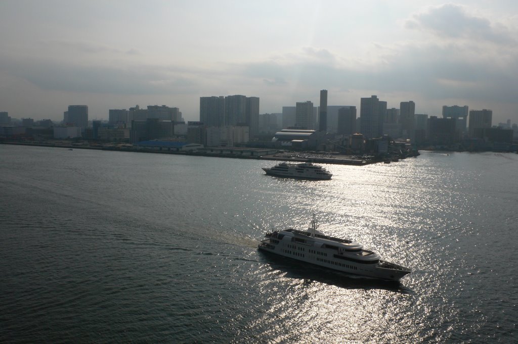 Tokyo - Bay from Rainbow Bridge by Thomas Prinz