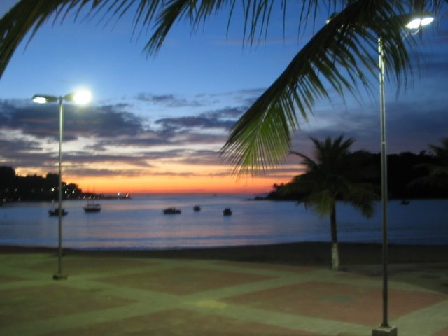 Amanhecer na praia de Conceição de Jacareí by nataliards