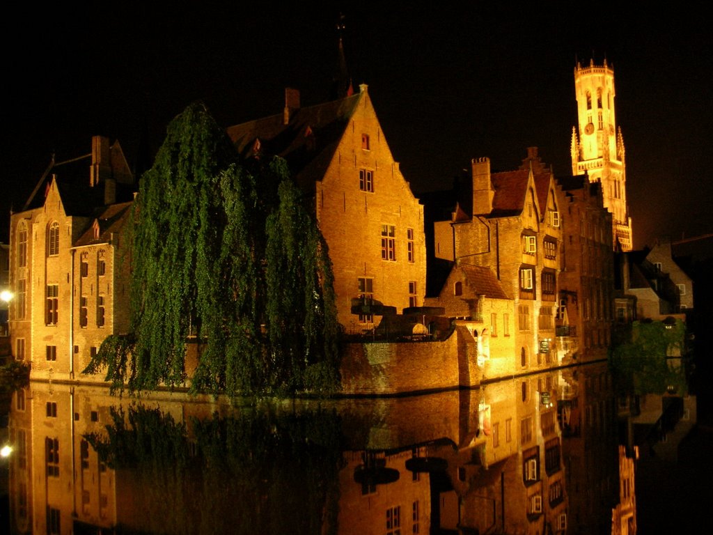 Canales de Brujas durante la noche by Antonio Manuel Montu…