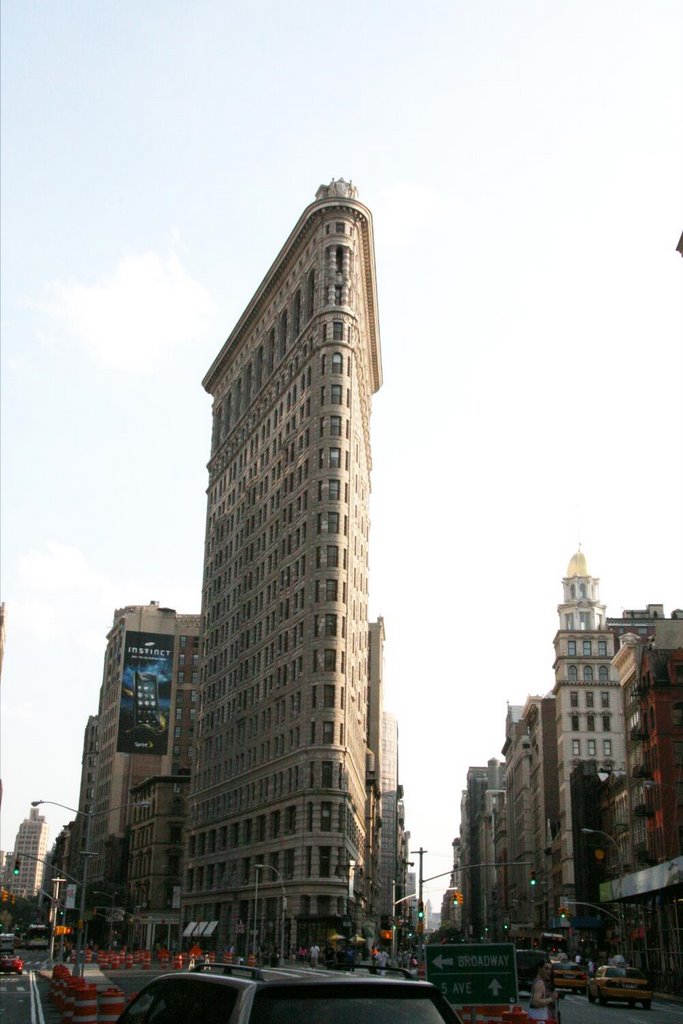 Flatiron Building, New York by Chucka Charlies