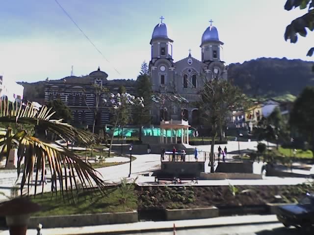 Parque Principal de Yarumal by Juan G. Lopera